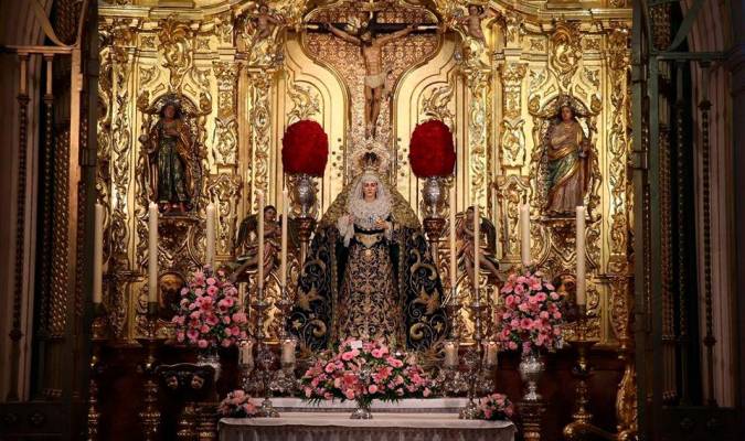 El Santísimo Cristo de la Vera-Cruz y María Santísima de las Angustias Coronada. (Foto: Facebook Hermandad de la Vera-Cruz - Alcalá del Río).