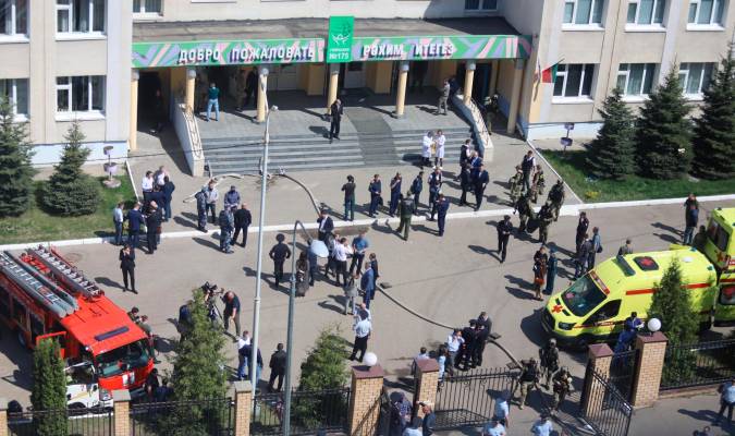 Un exalumno mata a siete escolares en una escuela de Rusia