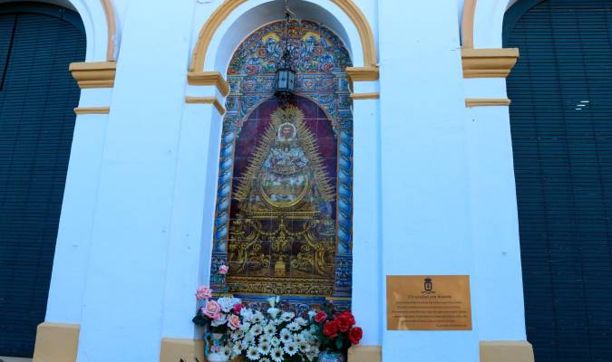 Descubierta una placa explicativa con historia de la Virgen de Setefilla