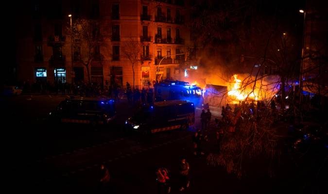 Tercera noche de protestas por Hasel con incidentes en Barcelona y Valencia