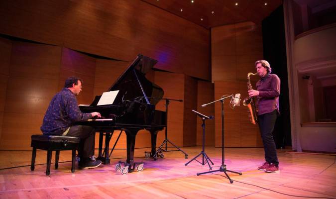 Actuación del pianista Javier Galiana junto al saxofonista Leandro Perpiñán.
