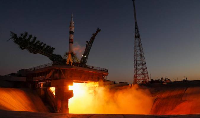 Rusia lanza cohete Proton-M con satélite meteorológico a bordo desde Baikonur