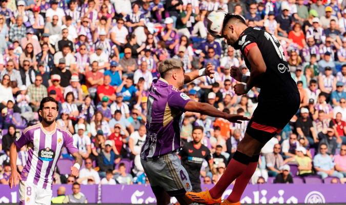 El Sevilla sigue en línea ascendente ante un Valladolid en caída libre