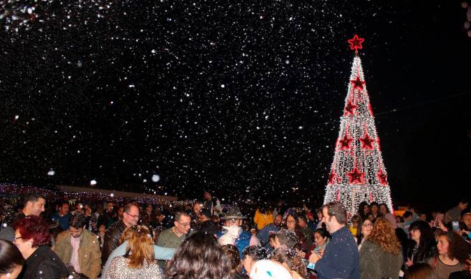 Una nevada, como la de la imagen en años anteriores, cerrará cada jornada del programa navideño ‘Abraza la Navidad’ (Foto: Ayuntamiento de La Rinconada)