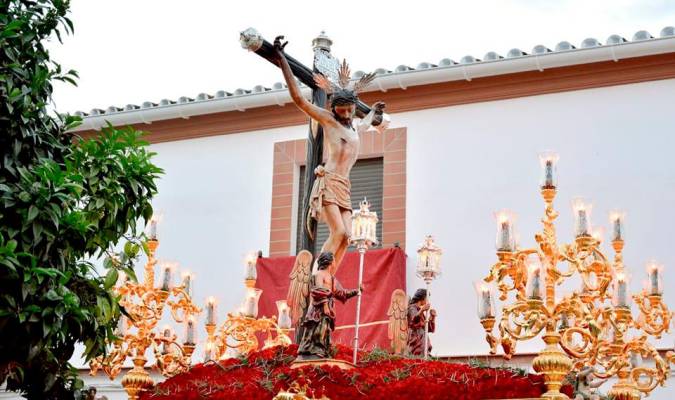 El Cristo de la Vera-Cruz de Gerena en su salida procesional del Jueves Santo (Foto: Hermandad de la Vera-Cruz de Gerena)