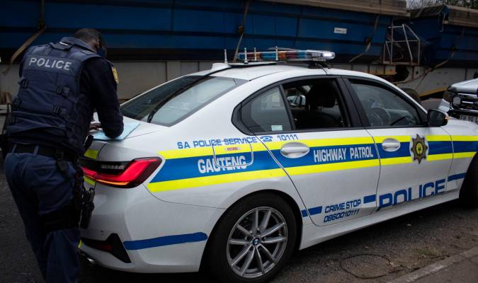 Las autoridades de Sudáfrica hallan al menos 17 cadáveres en un bar