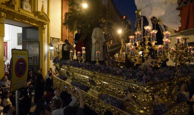 El Señor de Los Panaderos preside el Víacrucis de las hermandades de Sevilla