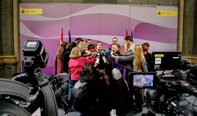 La secretaria de Estado de Igualdad y Contra la Violencia de Género, Ángela Rodríguez, ofrece declaraciones a los medios en el Ministerio de Igualdad. Carlos Luján / Europa Press 18/11/2022