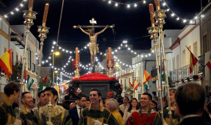 El Cristo de la Vera-Cruz en su procesión de gloria el día de la Función del Señor (Foto: Hermandad de la Vera-Cruz de Tocina)