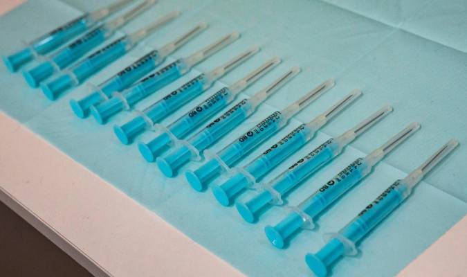 Andalucía se acerca a 910.000 personas con la vacuna completa