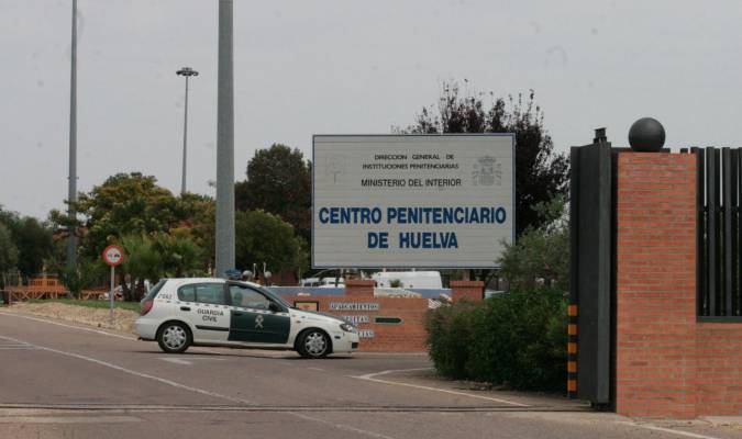 Investigan el hallazgo de un preso muerto en su celda en la cárcel de Huelva