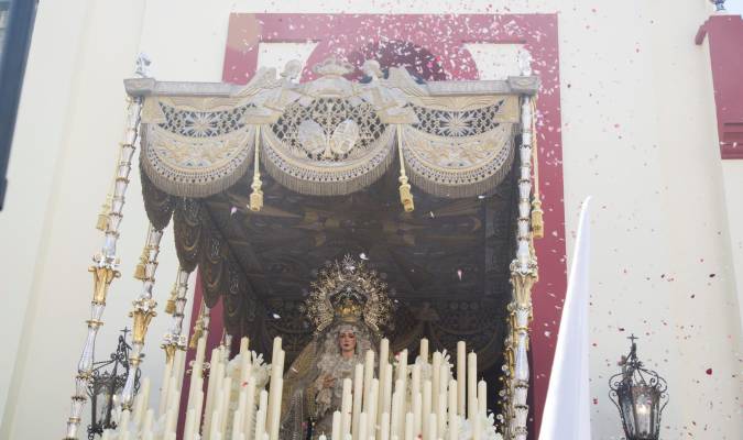 La Virgen de los Ángeles a la salida de su capilla el pasado Jueves Santo. Foto: Teresa Roca.
