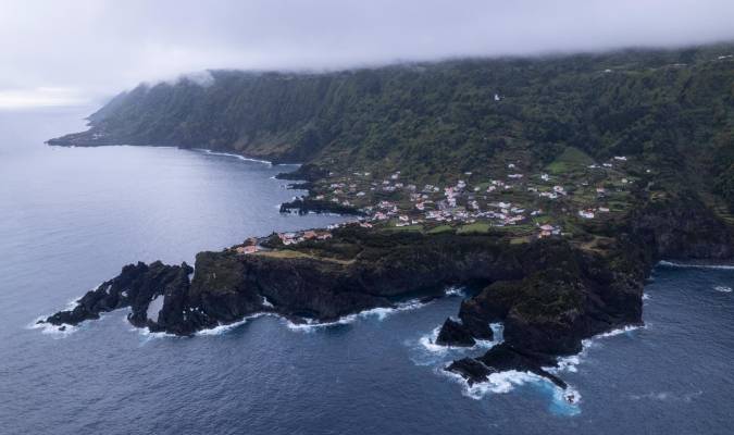 Imagen de la isla de San Jorge, en Azores. / EFE - Antonio Araujo