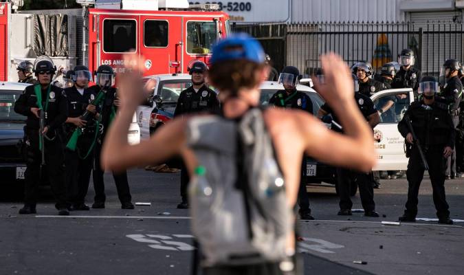 Los enfrentamientos entre la Policía y los manifestantes se extienden por todo Estados Unidos