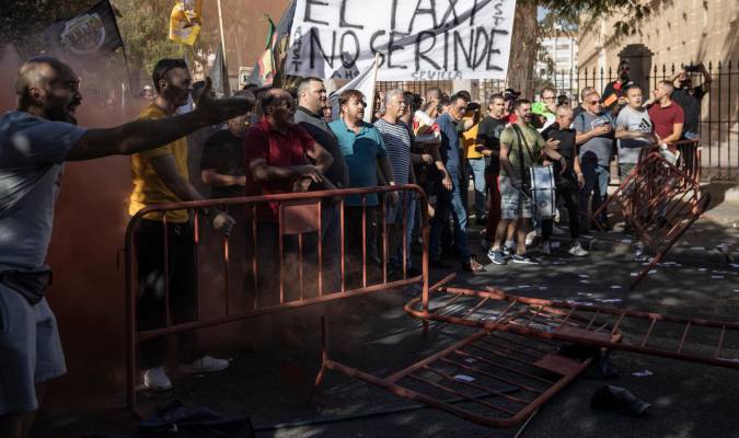 Los taxistas andaluces vuelven a protestar en Sevilla