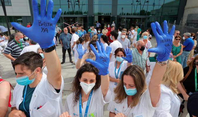 Foto de archivo de junio de 2022 de una protesta de representantes de los trabajadores sanitarios. EFE/ JM García