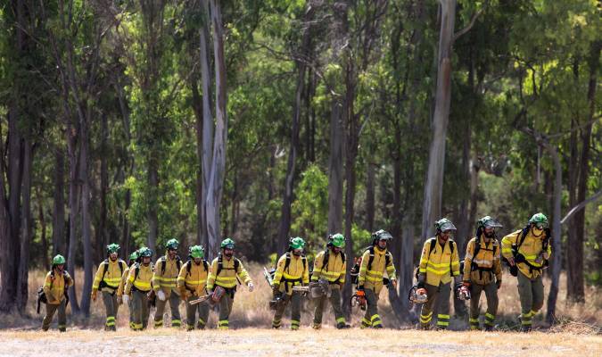 Más de 2.000 hectáreas quemadas ya en un fuego que sigue avanzando en Málaga