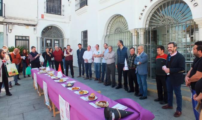 Un momento del acto de presentación de la I Ruta Gastronómica de Cuaresma en Sanlúcar la Mayor. Foto: El Correo. 