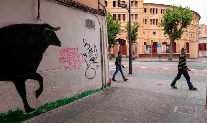 Muere un trabajador corneado en los corrales de la plaza de toros de Murcia
