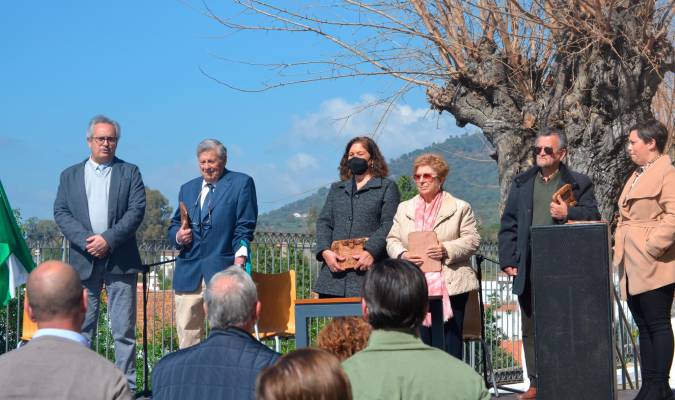 El Pedroso celebra el Día de Andalucía reconociendo el altruismo de sus convecinos