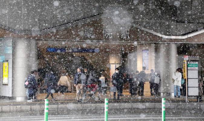 De Japón a Suiza, bajo frío extremo: otra de las caras de la crisis climática