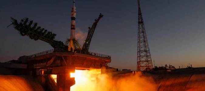 Rusia lanza cohete Proton-M con satélite meteorológico a bordo desde Baikonur