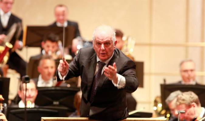 Barenboim renuncia como director musical de la Staatsoper por motivos de salud