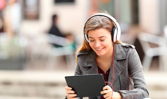 Más de 1 millón de jóvenes andaluces reconoce malos hábitos auditivos