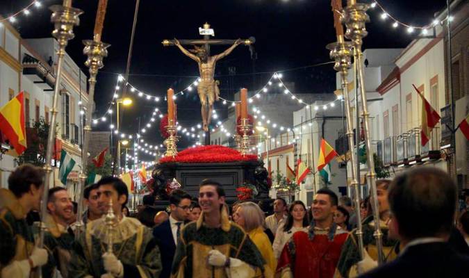 El Señor de la Vera Cruz en una foto de archivo en su procesión de gloria del 14 de septiembre (Foto: Hermandad de la Vera-Cruz de Tocina).
