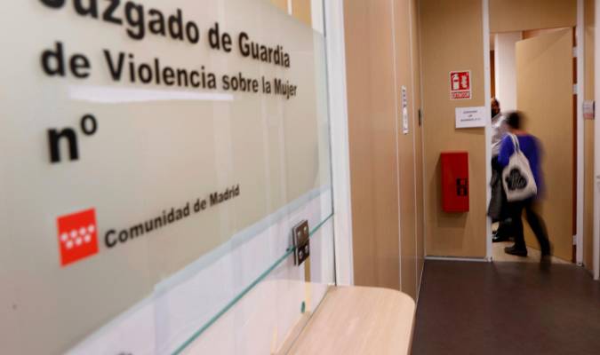 Vista del acceso al juzgado de Violencia contra la Mujer en Madrid. EFE/JUAN CARLOS HIDALGO