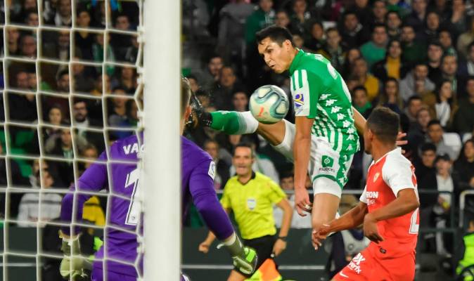 La efectividad del Sevilla le da un derbi igualado (1-2)