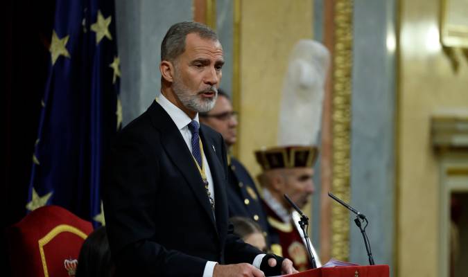 El rey Felipe pronuncia el discurso de apertura de la XV Legislatura de las Cortes Generales, este miércoles en el Congreso de los Diputados. EFE/Chema Moya