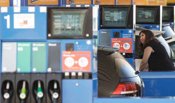 La gasolina marca su precio más bajo desde mayo