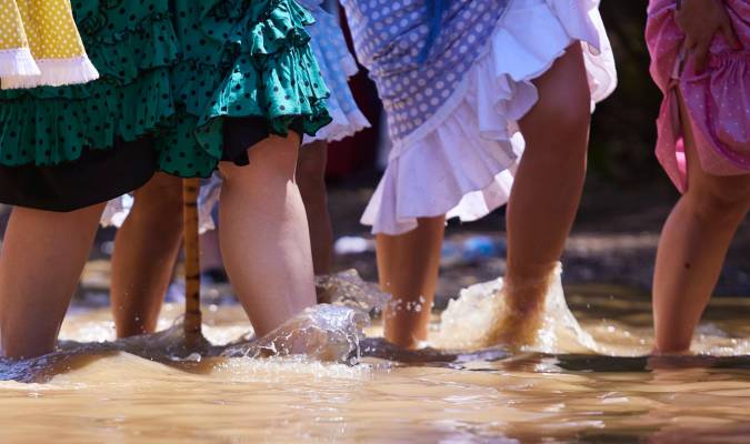 Las recientes lluvias permiten los bautizos de rocieros en el Vado de Quema