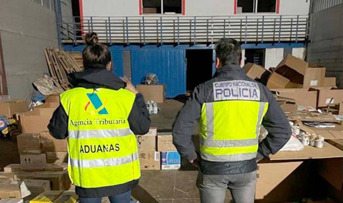 Desmantelan en Sevilla un centro de picadura de tabaco de contrabando