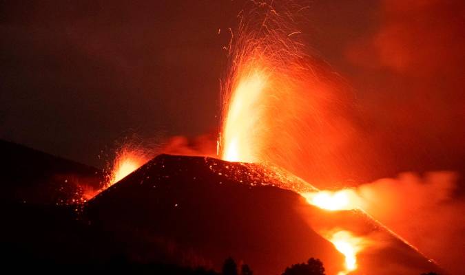 Erupción del volcán de Cumbre Vieja. EFE/MIGUEL CALERO