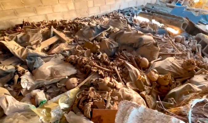 Polémica por cientos de huesos humanos encontrados en una escombrera del cementerio