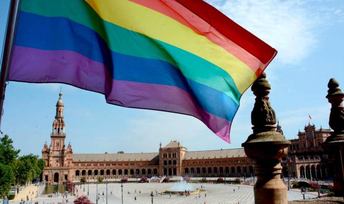 La bandera del Orgullo LGTBI. / El Correo