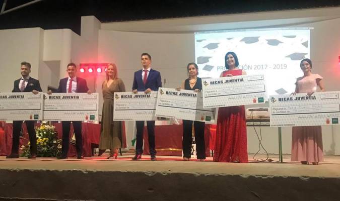 Herrera premia a sus mejores estudiantes con becas que han sido ampliadas