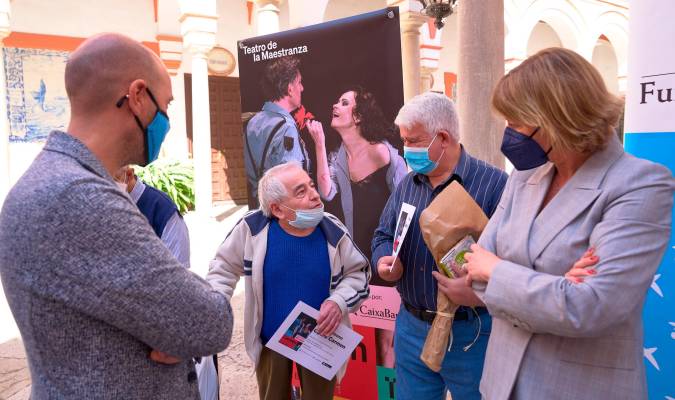 CaixaBank, Fundación ‘la Caixa’, ASAO y el Teatro de la Maestranza rinden homenaje a los mayores