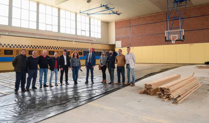 El Ayuntamiento de Sevilla adjudica la construcción del nuevo campo de césped artificial en Bellavista con 613.410 euros.