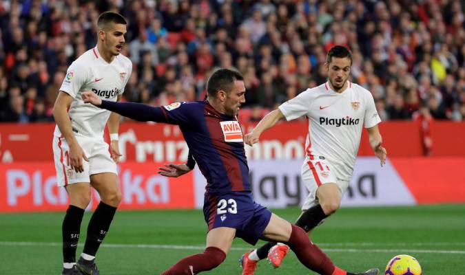 El Sevilla salva un punto en la prolongación y en inferioridad (2-2)