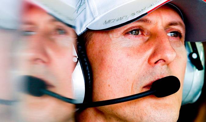 Fotografía de archivo realizada el 16 de marzo de 2012 que muestra al siete veces campeón de Fórmula Uno Michael Schumacher en el circuito Albert Park en Melbourne (Australia). EFE/ Diego Azubel