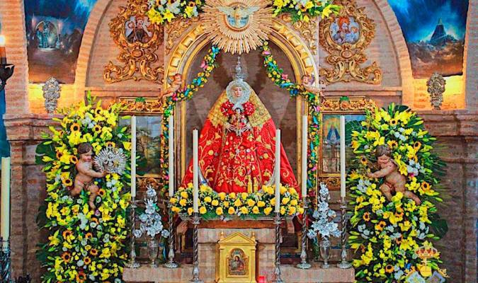 La Virgen de Escardiel en el altar de su ermita, situada a 5 kilómetros de Castilblanco de los Arroyos. / Foto: Hermandad de Escardiel
