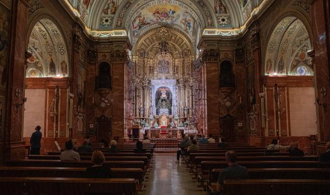 Imagen general del interior de la Basílica de la Macarena. / María José López - E.P.