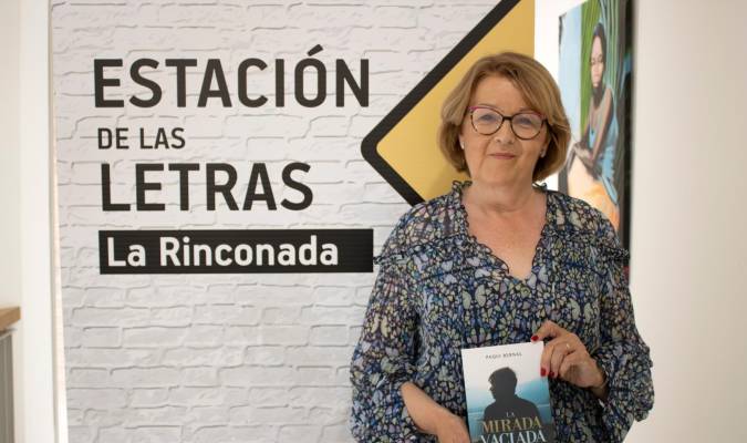Paqui Bernal, autora de ‘La mirada vaciada’ en La Estación de las Letras de La Rinconada (Foto: Francisco J. Domínguez)