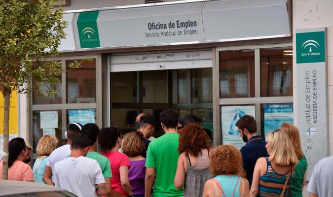 Andalucía lidera la caída del paro en julio