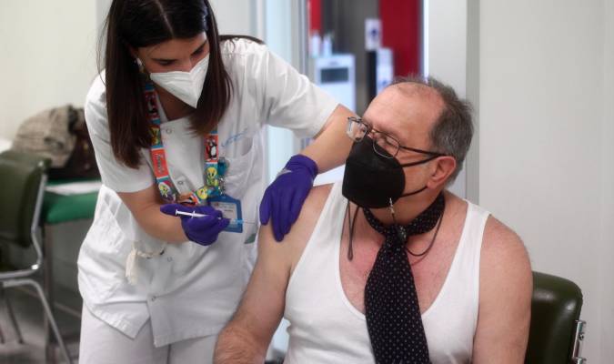 Vacunación a personas entre 70 y 74 años./ Fotografía de Europa Press.