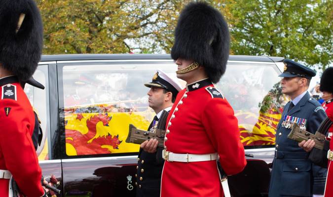 Isabel II ya descansa en Windsor