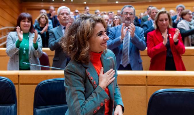 La ministra de Hacienda y Función Pública, María Jesús Montero, celebra la aprobación de los PGE 2023. / Gustavo Valiente - E.P.